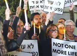 ניו יורק: "בוגד" משמאל ו"בוגד ביהודים" מימין - השבוע שבו ממדאני התחיל לאבד אחיזה בבסיס שלו