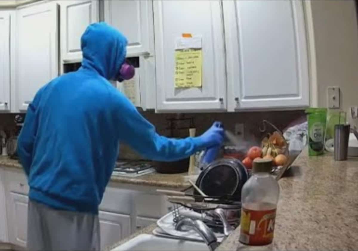 שותף רעיל: זוג מלוס אנג'לס נדהם לגלות שהשותף בדירה מרסס רייד על האוכל שלהם