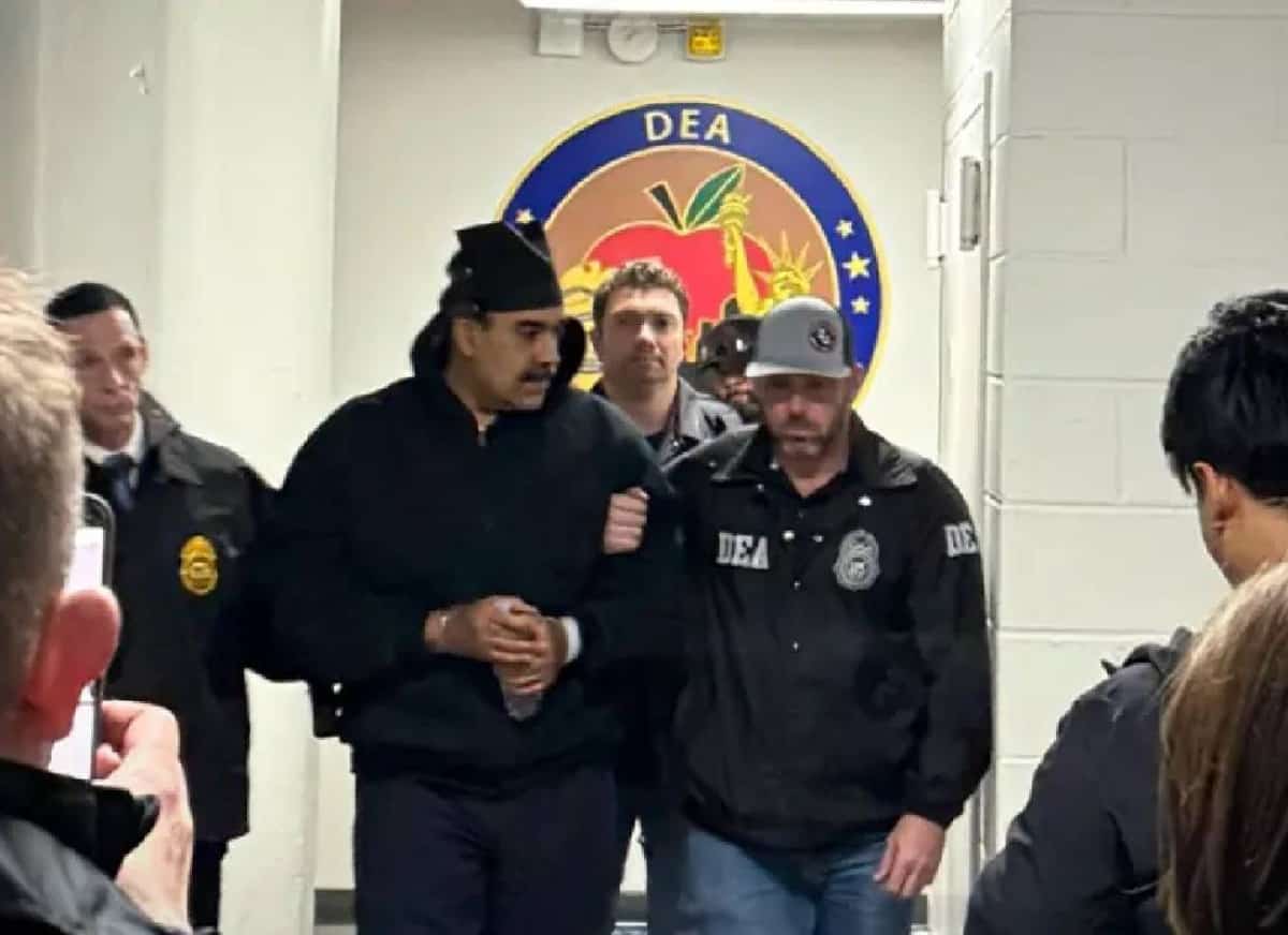 ניקולס מדורו בכלא בניו־יורק: צילומי ה״מצעד״ בדרך לתא הכלא, וקהל חוגג מחוץ למתקן בברוקלין