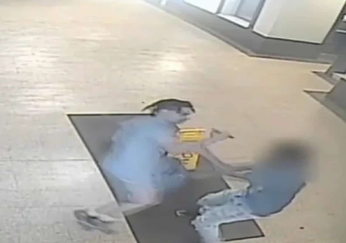 נער נדקר במהלך ניסיון שוד בבניין בניו יורק