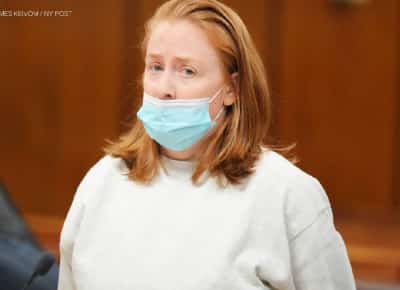 אם צעירה מדרום קליפורניה הותקפה בסכין בעת שהחליפה חיתול לבתה בשירותי חנות מייסיס במנהטן 