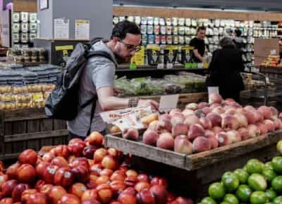 האינפלציה בדרום קליפורניה חוזרת לעלות — והשכר לא מדביק את הקצב