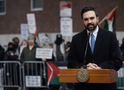 קריאות “אנחנו תומכים בחמאס” מחוץ לבית כנסת – וראש העיר שותק שעות: ממדאני נכשל במבחן הראשון שלו