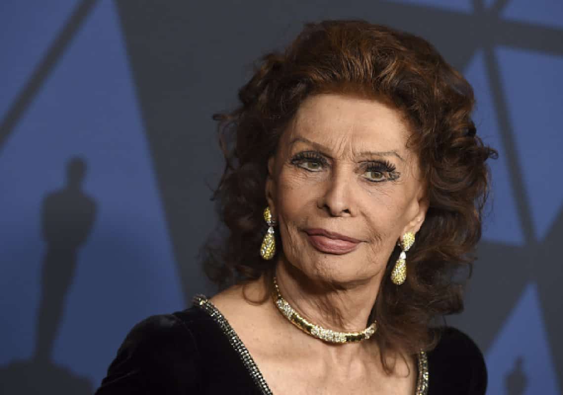 סופיה לורן עברה ניתוח חירום בעקבות נפילה בביתה
