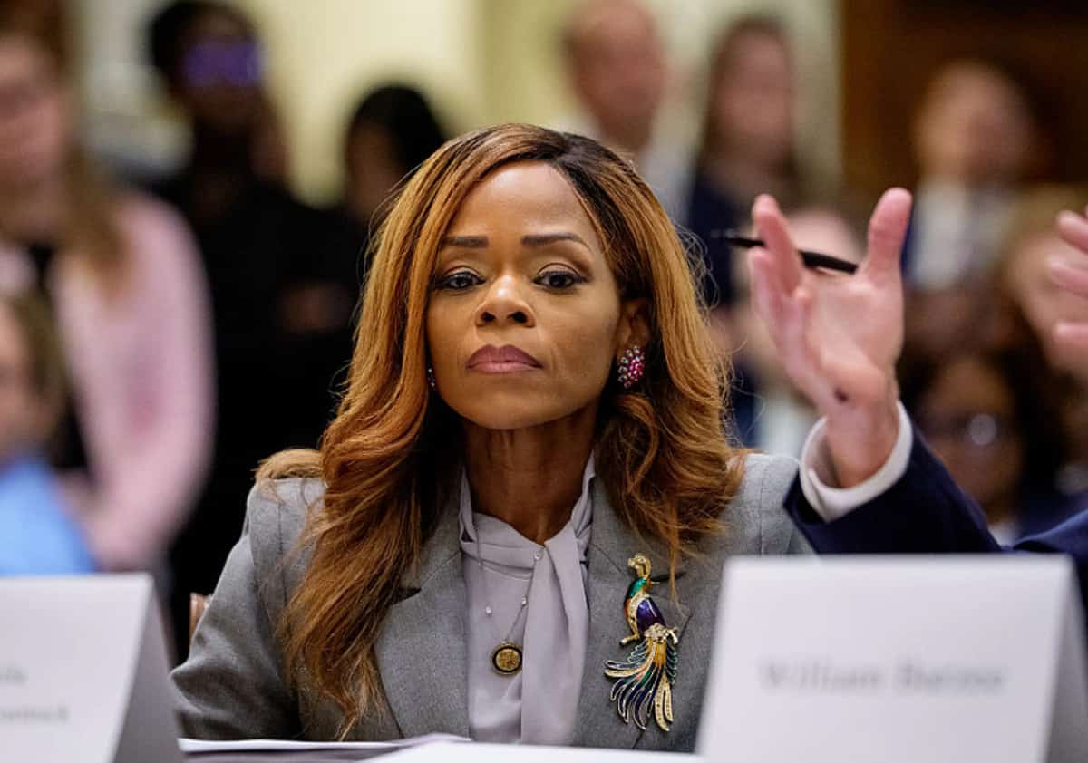 היהלום והמיליונים: חברת קונגרס דמוקרטית מפלורידה עומדת בפני עשרות שנים בכלא