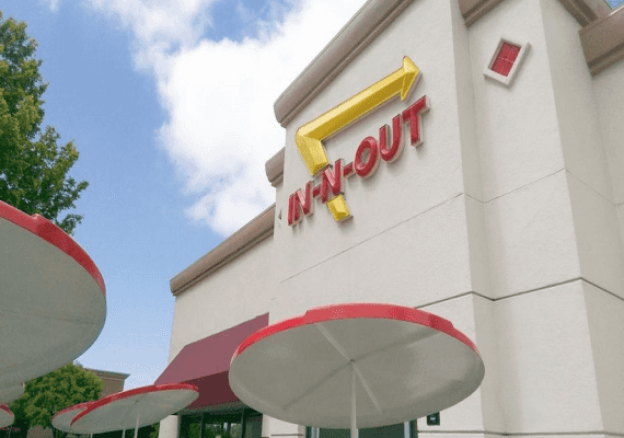 בשל מצוקת לחמניות: רשת In-N-Out סוגרת את סניפיה במדינה מרכזית בארה"ב