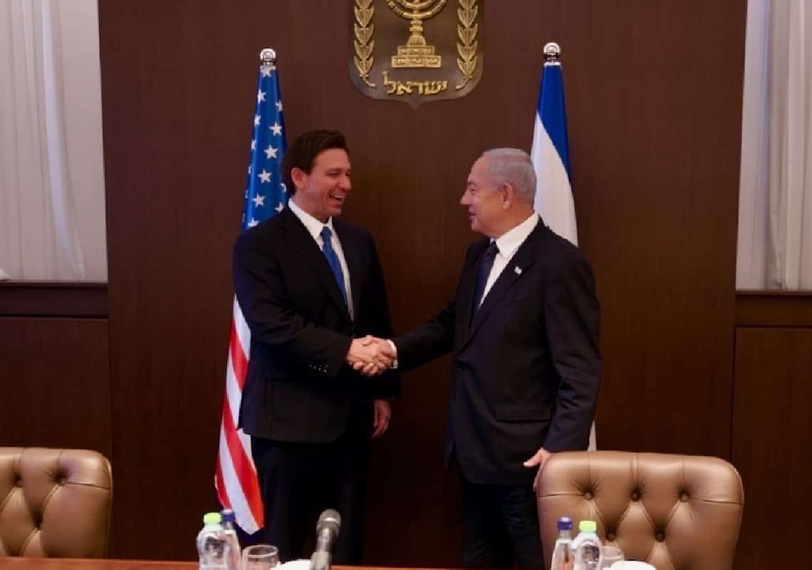 קצת עזרה מחברים: הרפובליקנים בפלורידה אישרו הצעת חוק שתסייע לדה-סנטיס להתמודד לנשיאות