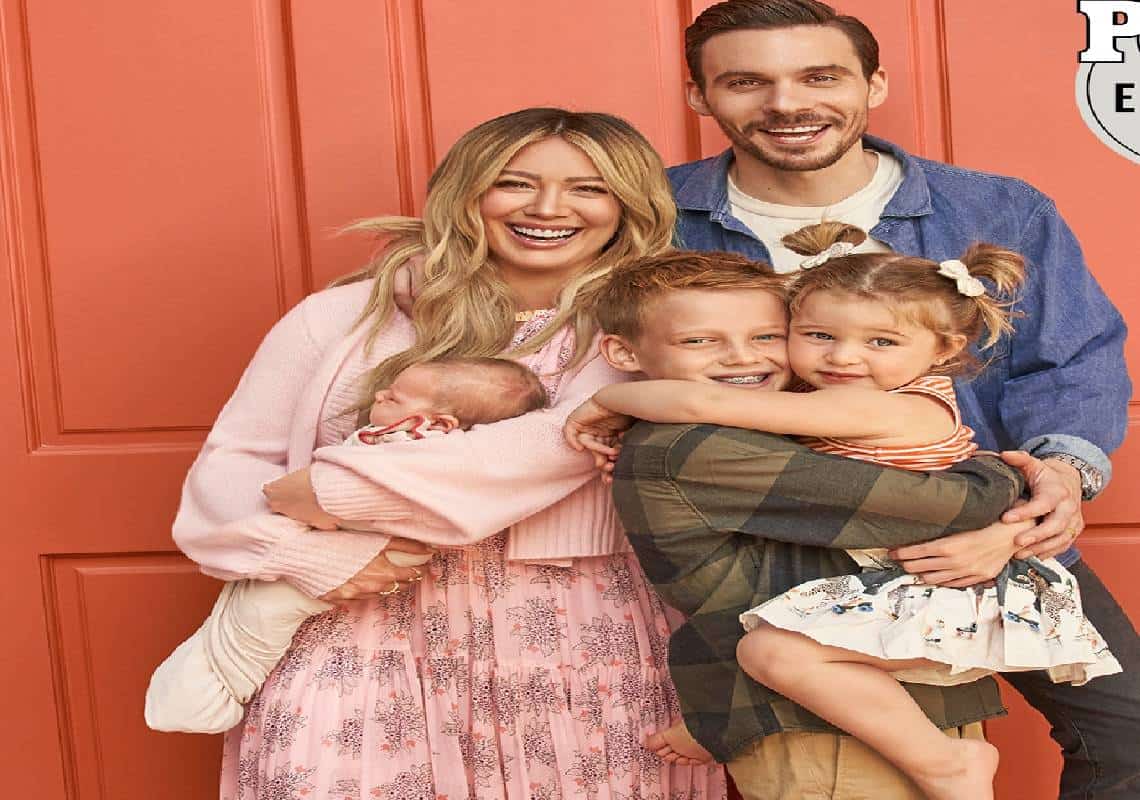 שבועות לאחר הלידה: הילארי דאף מדברת על חווית האמהות שלה