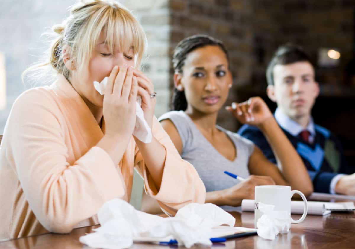 ניסוי יוצא דופן בארה"ב: חולי שפעת הוכנסו לחדר עם אנשים בריאים - ואף אחד לא נדבק