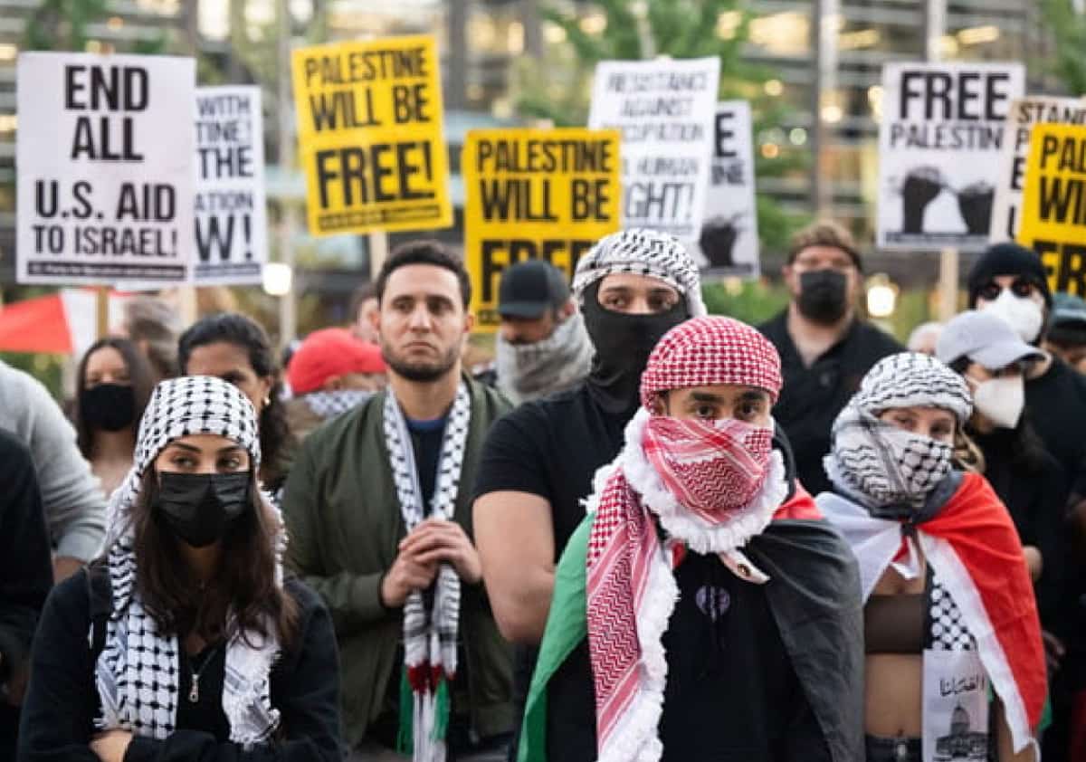 הכאפייה כסמל שנאה: האם הגיע הזמן להציב גבולות לחופש הביטוי?