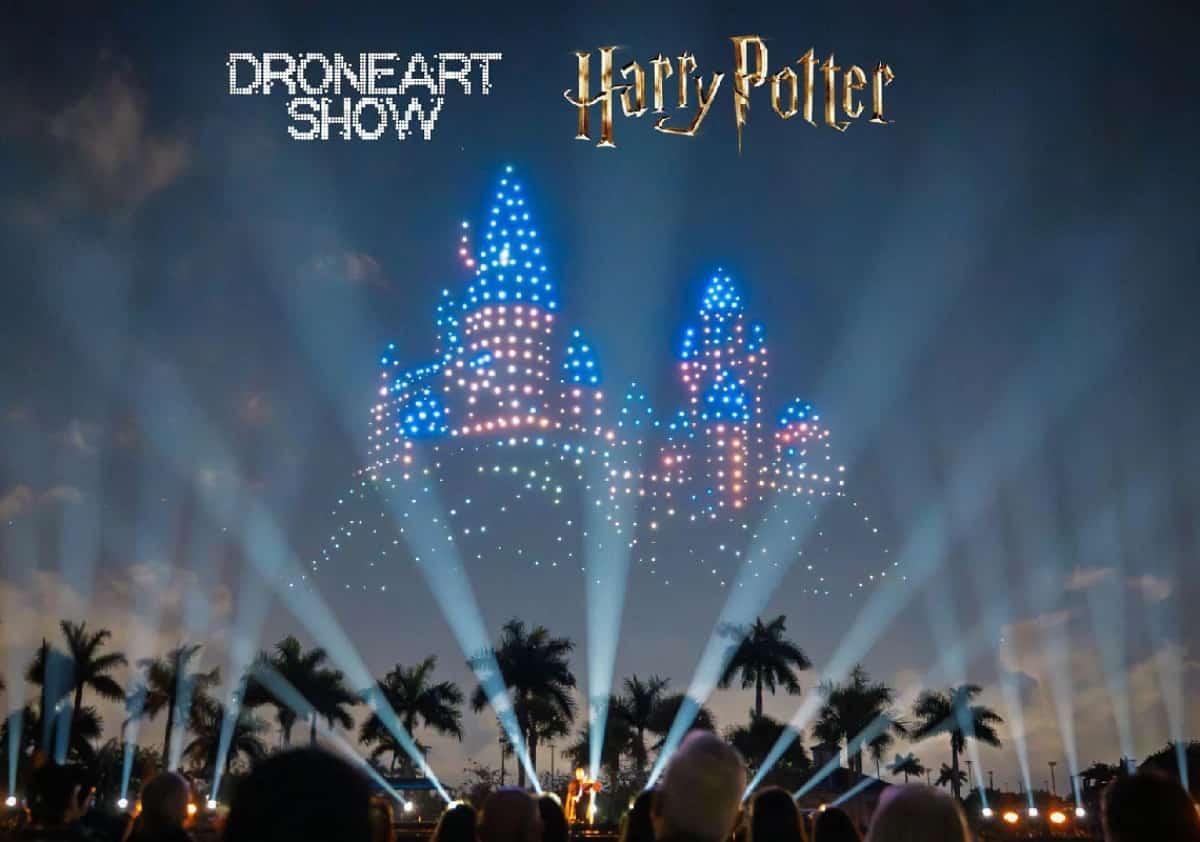 מאות רחפנים מעל אצטדיון דודג'ר יעלו לשמיים במופע מתוזמן עם פסקול ודיאלוגים מהסרטים, מוזיקה חיה ואטרקציות בהשראת עולם הקוסמים שיחכו למבקרים כבר בכניסה 