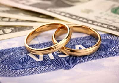 פלורידה: נחשפה רשת הונאה בינלאומית לנישואים פיקטיביים 