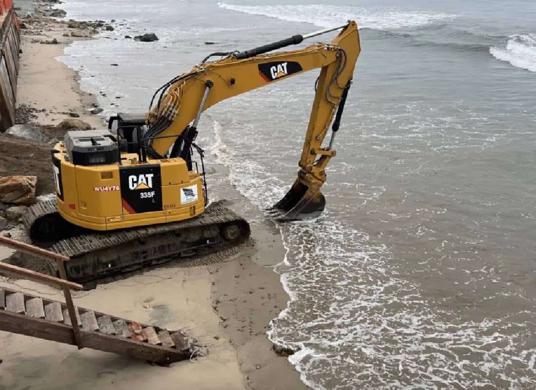 מאליבו: בעלי המילווקי ברוארס מואשם בשימוש בחוף הציבורי כ"ארגז חול אישי" 