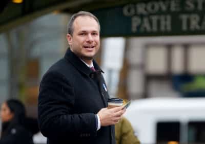 ג'רזי סיטי בעקבות ניו יורק: מועמד פרוגרסיבי צעיר הביס מושל לשעבר בסיבוב שני בבחירות דרמטיות