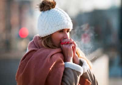 רועדים מקור? ייתכן שהגוף שלכם שורף יותר שומן מבלי שתשימו לב