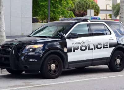 אנטישמיות ושנאה בלב מיאמי ביץ׳: מורה יהודייה הותקפה באלימות סמוך לבית־ספר 