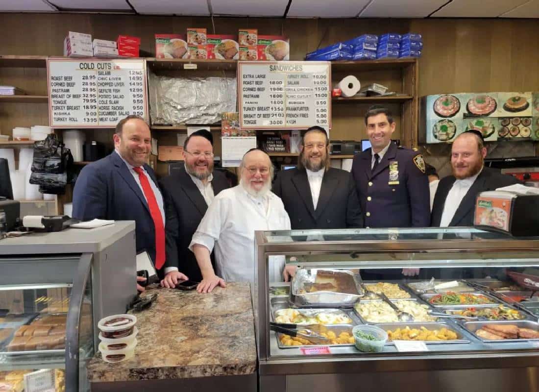 הגעתו של טראמפ למעדנייה כשרה בניו יורק בוטלה ברגע האחרון לאחר שהבעלים נפטר