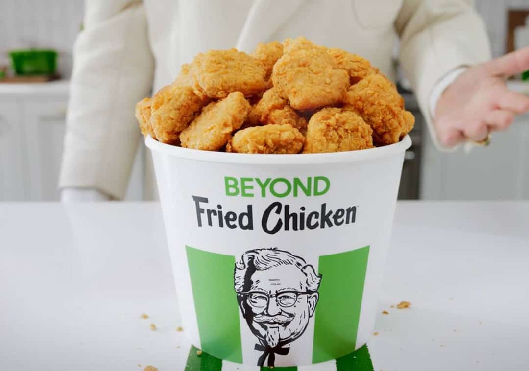 בקרוב באלפי סניפים בארה"ב: רשת KFC משיקה מוצרי "ביונד מיט"