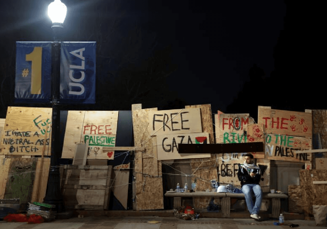 אפשרו סמלים נאציים מתוך כבוד לחופש הביטוי: האשמות קשות נגד אונ' קליפורניה בלוס אנג'לס