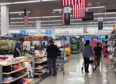 האינפלציה בארצות הברית מזנקת בשל המכסים: 3% בספטמבר – והבנק המרכזי בדילמה