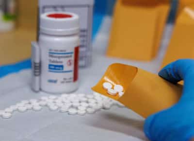 אישה בג'ורג'יה הואשמה ברצח אחרי שלקחה כדורים להפלה — והמקרה שלה הפך לסמל של מלחמת אמריקה על גוף האישה