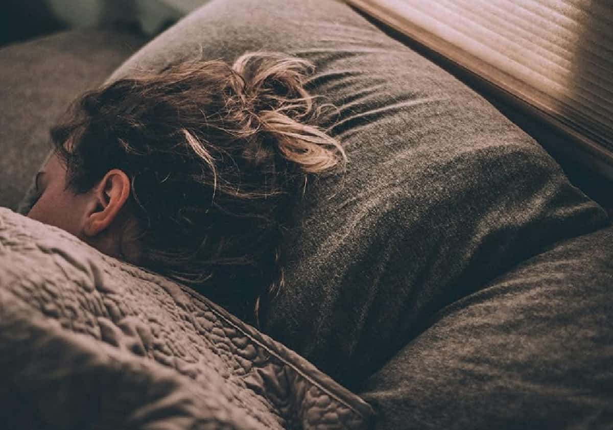 קמה בבוקר עם שיער מבולגן וסבוך? אולי זה בכלל בגלל הציפית