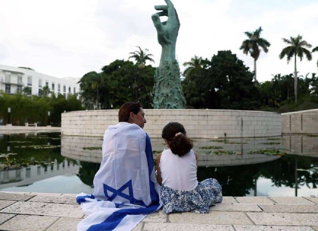 יהודי דרום פלורידה מציינים את יום השנה ל-7 באוקטובר בתחושת קהילתיות חזקה מאי פעם 