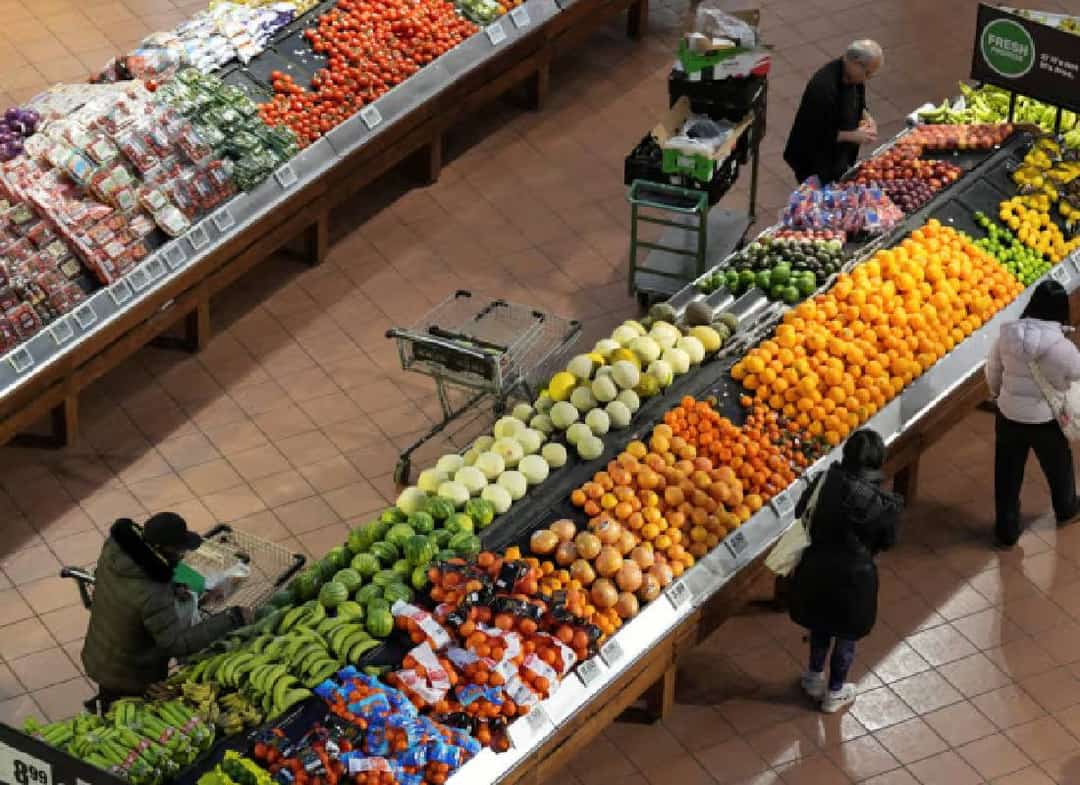 התסבוכת בענף הירקות והפירות: המכסים מטלטלים את מחלקת התוצרת בסופרמרקטים