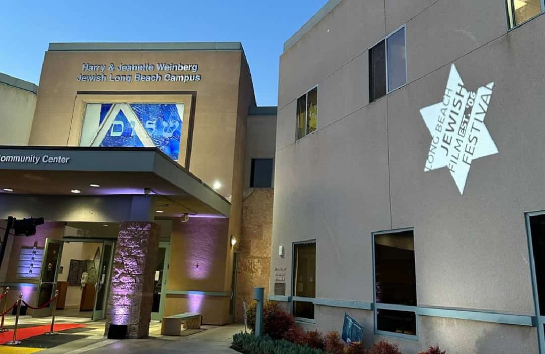 להרגיש בבית: על רקע עלייה בפשעי השנאה יהודים בכל רחבי קליפורניה מתחברים למסורת ולקהילה