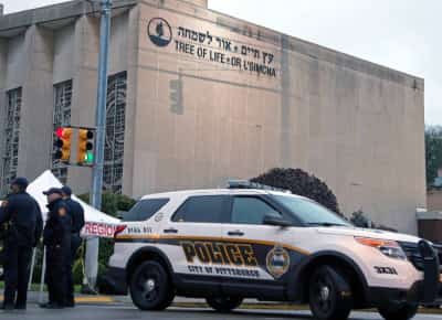 ללמוד מאחורי חלונות משורייני ירי: בתי ספר יהודיים באמריקה משלמים הון על אבטחה