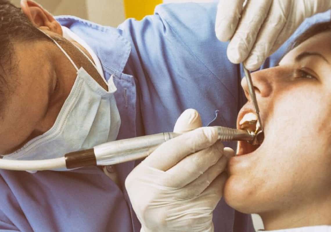 עוברים לרופא שיניים חדש? זה כל המידע הרפואי שאתם חייבים למסור לו 