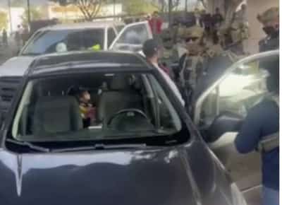 תינוקת בת שנה נלקחה על ידי סוכני הגירה: סרטון מלוס אנג’לס מזעזע את ארצות הברית