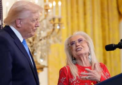 מרים אדלסון הציעה לטראמפ תרומה של רבע מיליארד דולר לקדנציה שלישית: "תחשוב על זה"