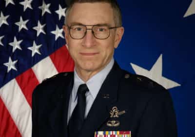 מאות תושבים התבקשו למסור את מצלמות האבטחה: חיפושים אחר גנרל אמריקאי המומחה לעב"מים