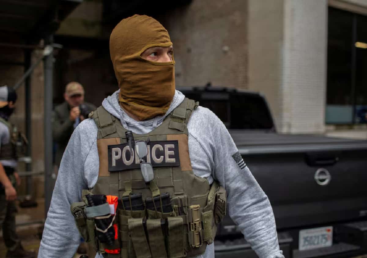 קליפורניה חרגה מסמכותה: בית המשפט מעניק ניצחון לממשל טראמפ באכיפת ההגירה