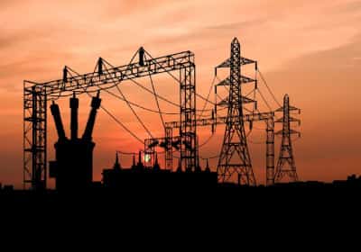 מכה לכיס: חשבון החשמל של עשרות מיליוני אמריקאים צפוי לזנק