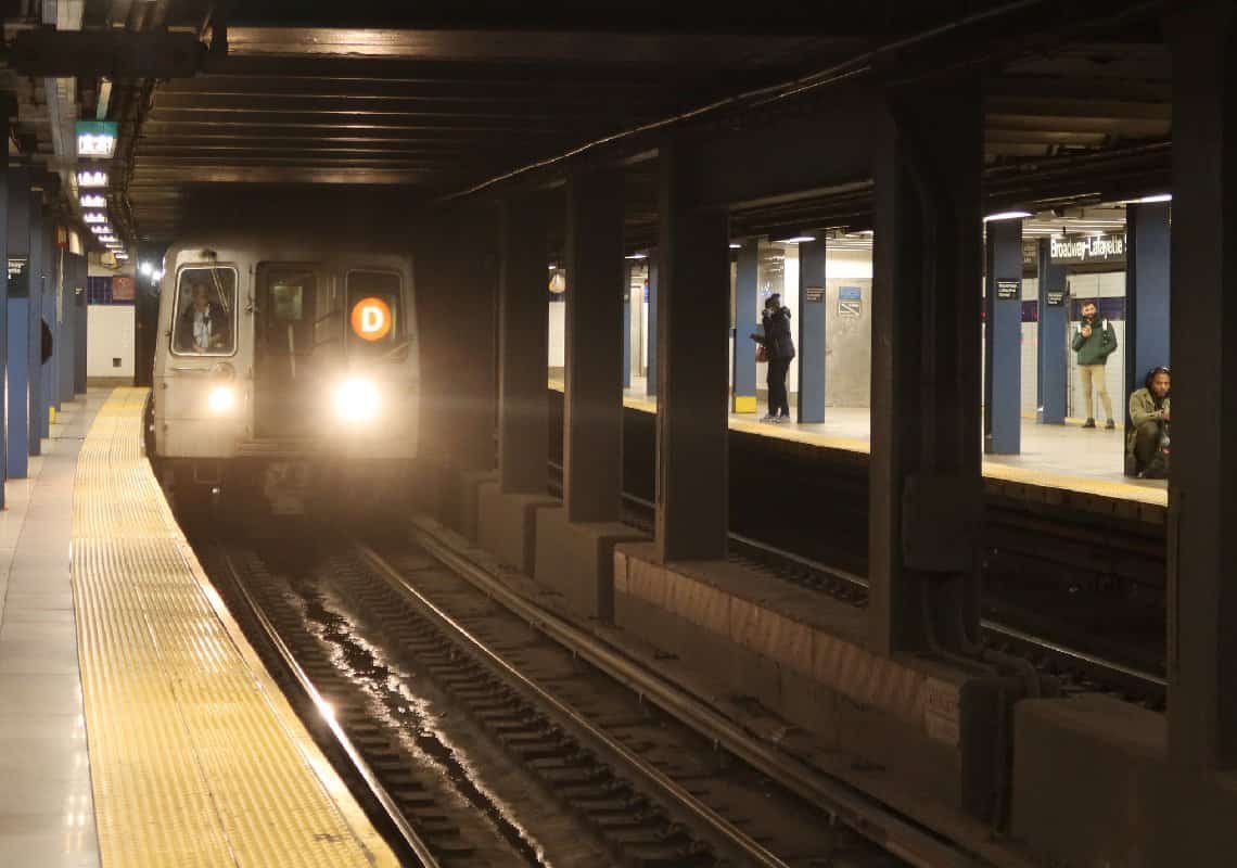 תקרית אלימה בסאבוויי בניו יורק: נער בן 17 נדקר