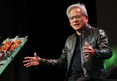 מס חד-פעמי על מיליארדרים מטלטל את קליפורניה, אבל דווקא מנכ"ל אנבידיה לא רואה בזה בעיה