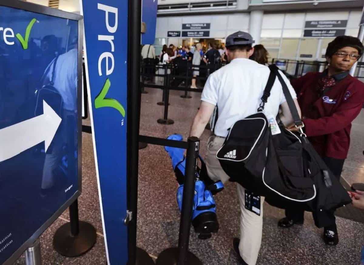 משבר בשמי אמריקה: ממשל טראמפ משתק את מסלולי המעבר המהיר בשדות התעופה 