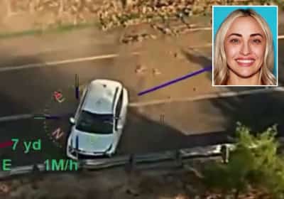 מסוק משטרתי עקב מלמעלה: נהגת בקליפורניה נמלטה מתאונה עם שני ילדים והתרסקה במעקה בטיחות