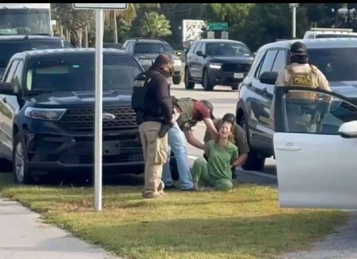 אני אזרחית אמריקאית!: אישה מפלורידה עצרה ברמזור – וסוכני הגירה התנפלו עליה וגררו אותה מהרכב