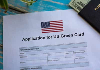 כדי למנוע הונאות: שירות ההגירה מפרסם הנחיה חדשה למבקשי ויזה או אזרחות