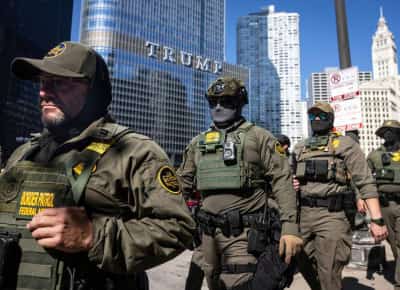 אפל וגוגל חסמו אפליקציות מעקב אחר סוכני הגירה – האשמות: נכנעו ללחץ של טראמפ