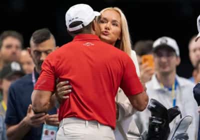 רגע רומנטי על הדשא: אגדת הגולף טייגר וודס וונסה טראמפ לא מסתירים את האהבה