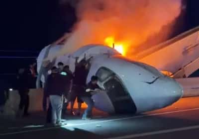 מטוס פרטי התרסק על כביש בטקסס: אדם נהרג ונוסעים חולצו מהלהבות