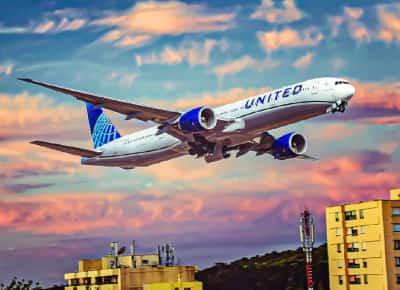 מרוויחה מהכאוס: יונייטד איירליינס שוברת שיאי הזמנות בזמן המלחמה