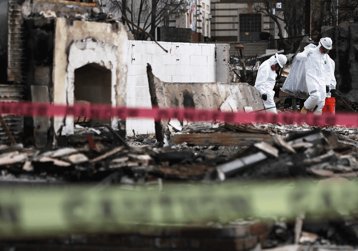 תושבים באל.איי זועמים: ההריסות הרעילות משריפות הענק מושלכות בסמוך לביתם