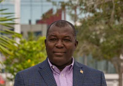 חשד לזהות כפולה: הממשל פועל לשלול אזרחות מראש עיריית נורת' מיאמי לשעבר