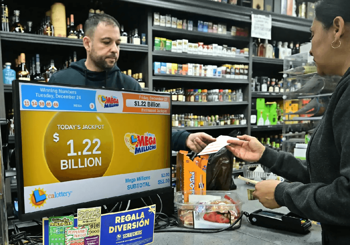 מיליארדרית חדשה בקליפורניה: נחשפה זהותה של הזוכה בלוטו ב-1.2 מיליארד דולר