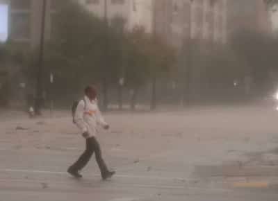 הוריקן איסאיאס היכה בפלורידה: רוחות של 170 קמ״ש, הצפות וכמעט 600 אלף ללא חשמל